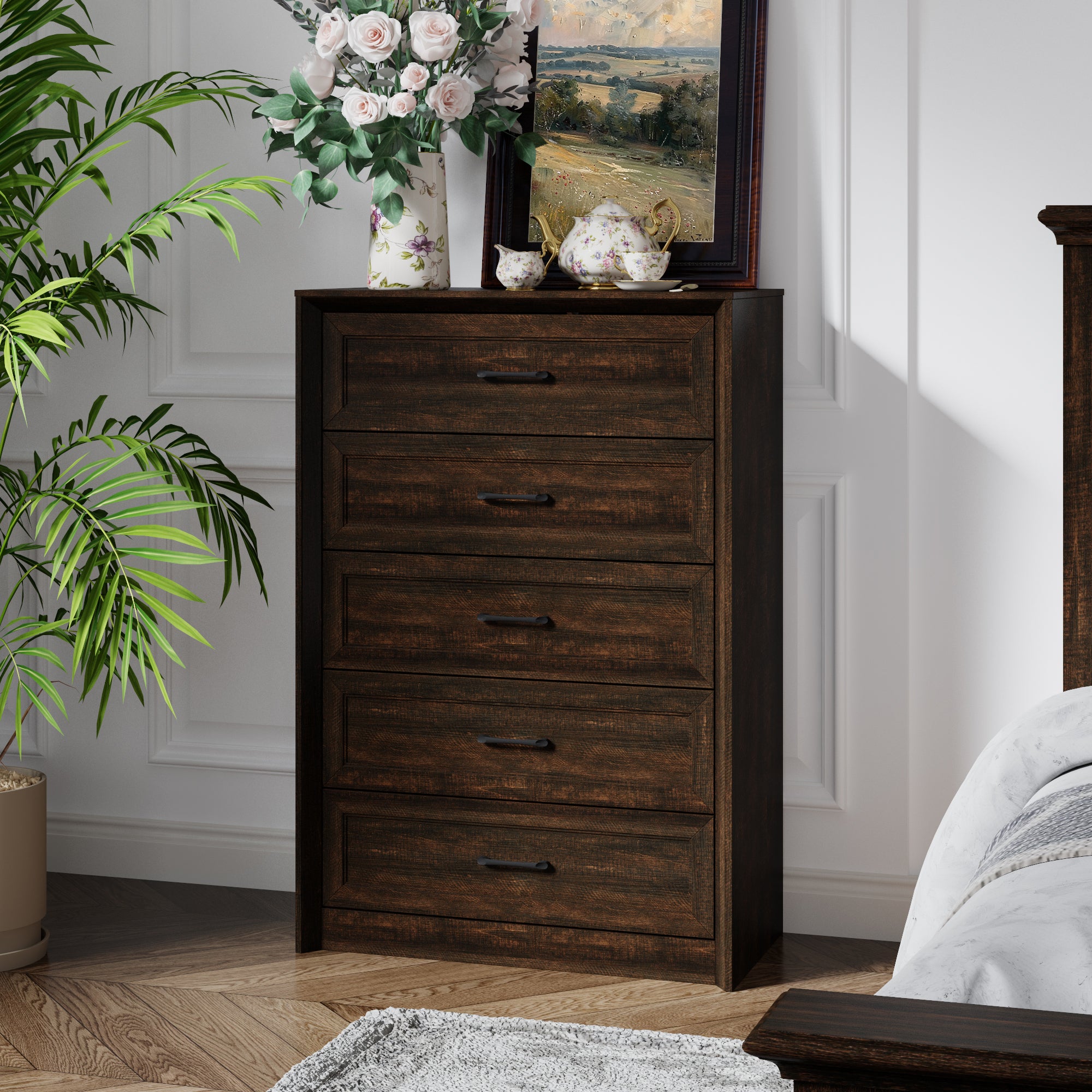5-Drawer Dresser With Elegent Design