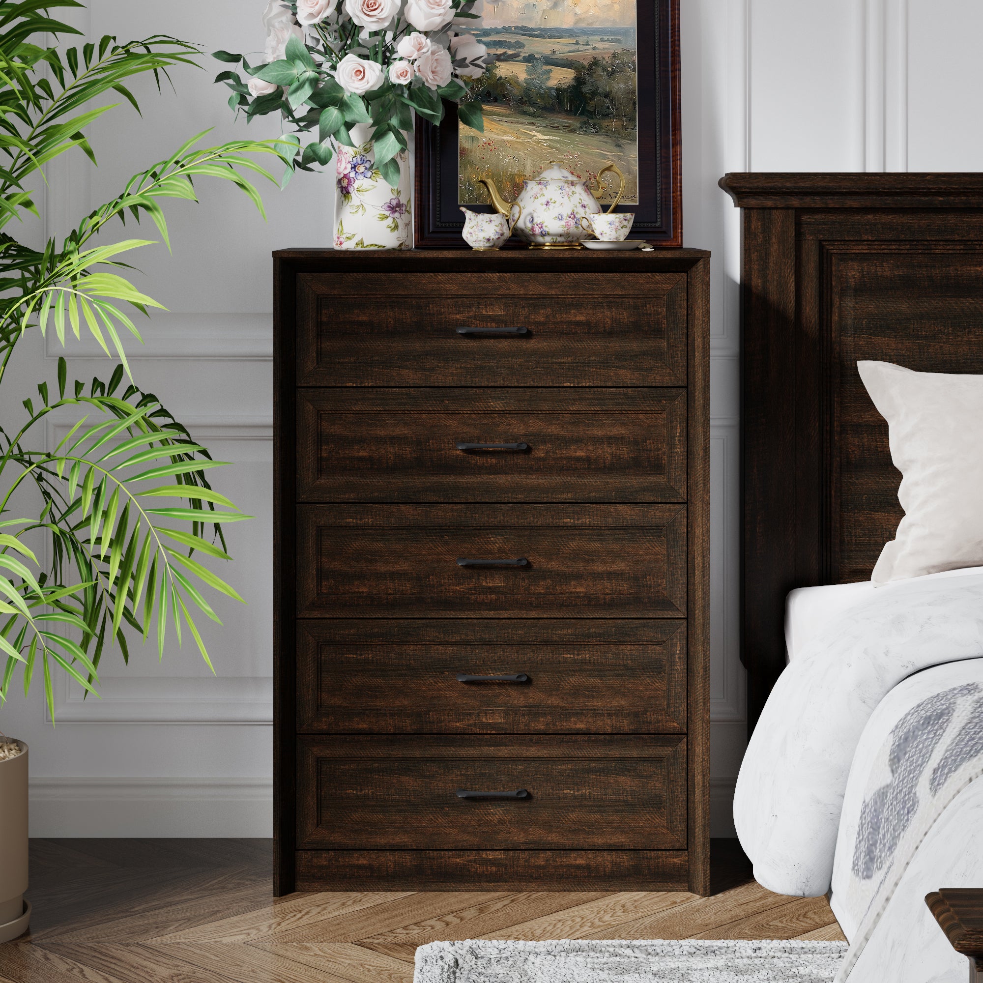 5-Drawer Dresser With Elegent Design